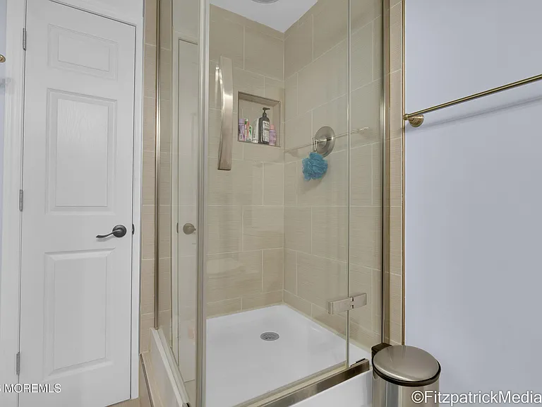 331 Richmond Ave — Photo 22