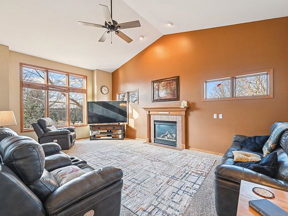 3rd image of 2650 Castle Rock Dr