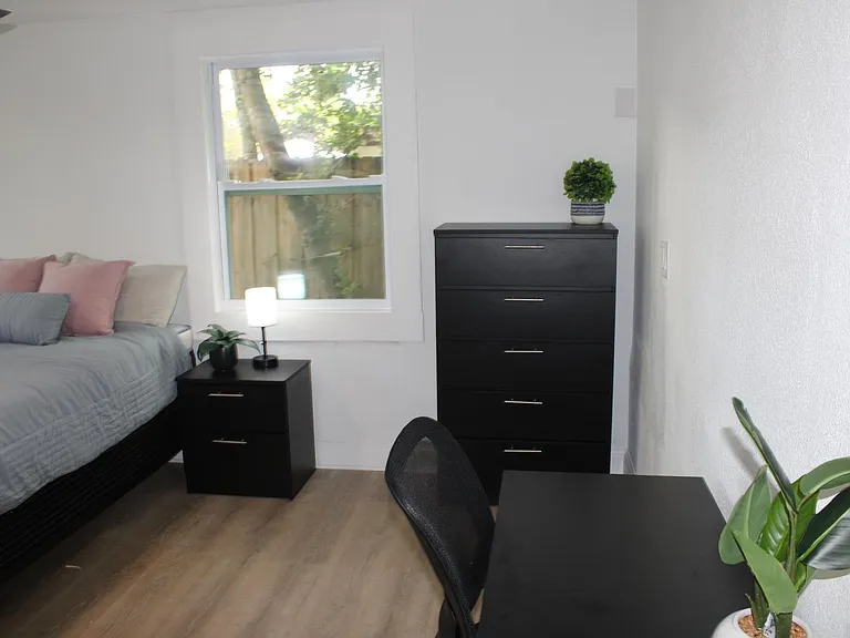 N Clara Ave — Photo 4