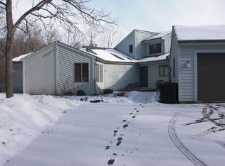 13N199 Wedgewood Dr, Elgin, IL 60124