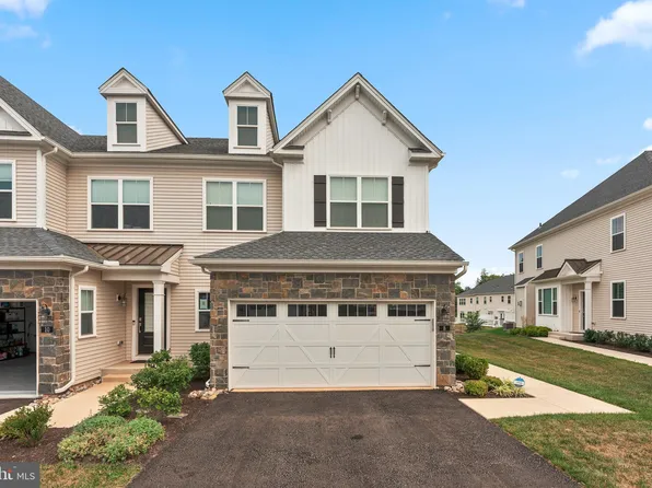 8 Parry Way, Ivyland, PA 18974