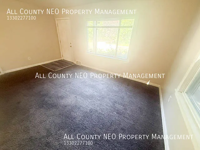 984 Cordova Ave — Photo 3