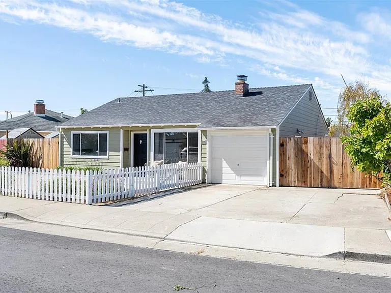 1862 Nash Dr — Photo 2