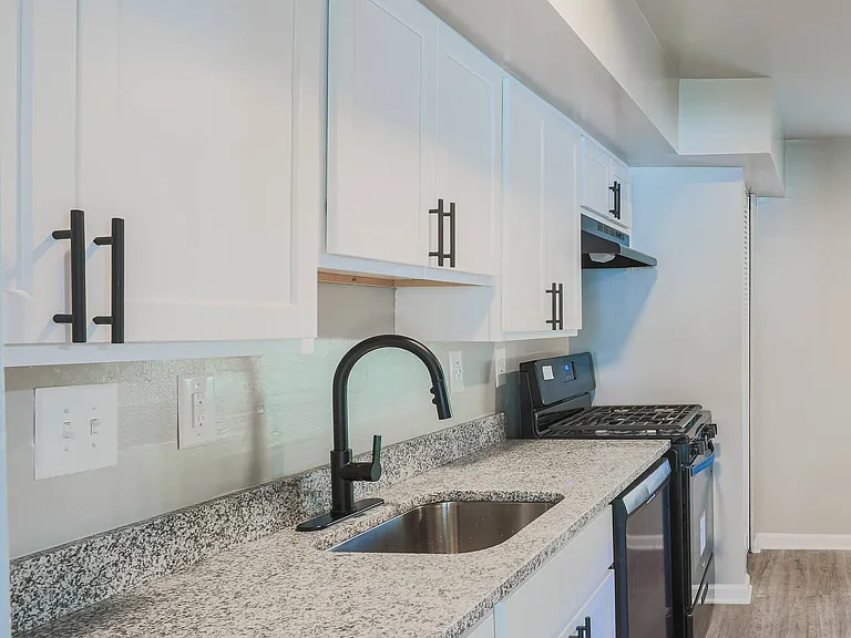 209 @ Pickwick Apartments — Photo 15