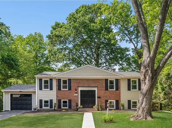 271 Stillwater Dr, Warwick, RI 02889