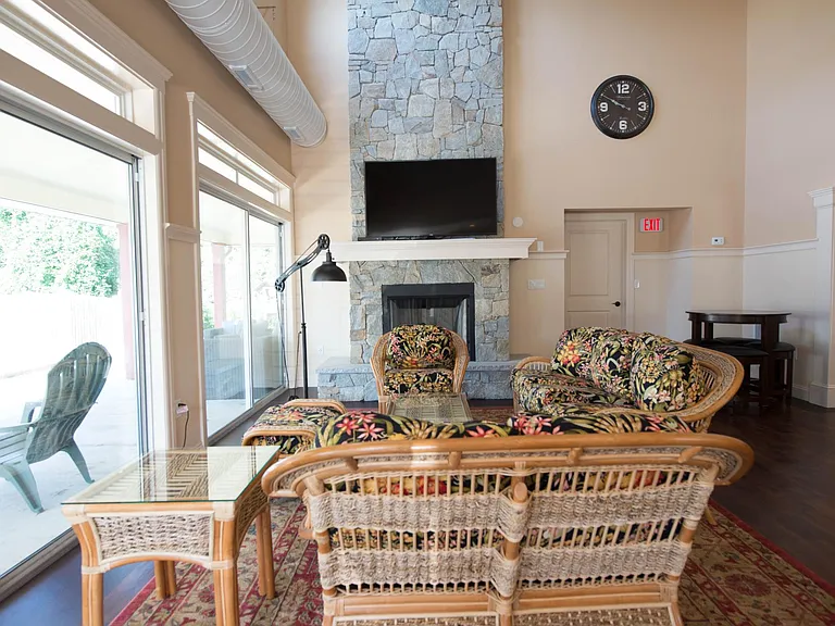 Rosewood Condominiums — Photo 22