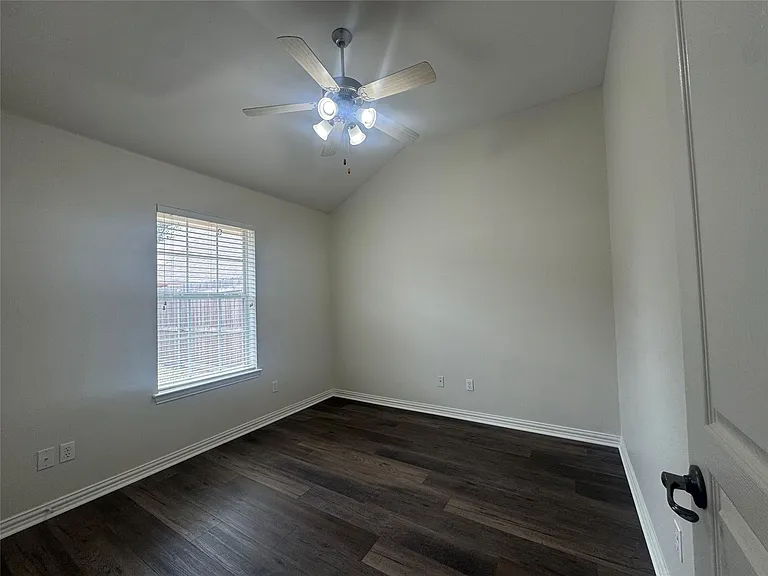 1010 Teresa Ct — Photo 7