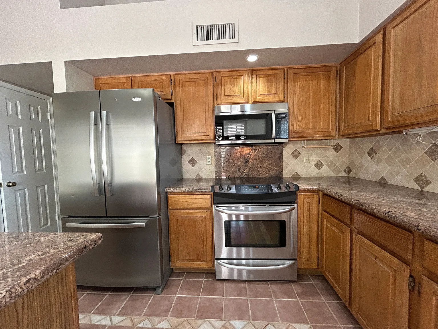 3 bed, 1897 sqft, $2,900 — Photo 1