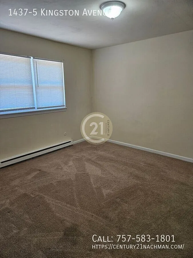 Just two blocks from the beach with on site parking and a dishwasher. — Photo 4
