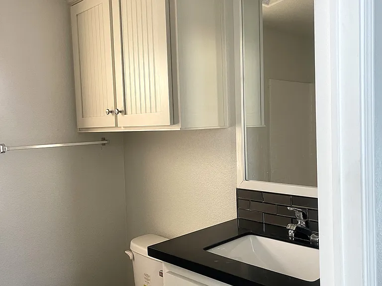 El Cajon Mobile Home Park — Photo 11