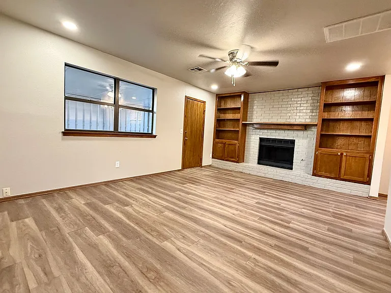 2904 Broadway Ter — Photo 4