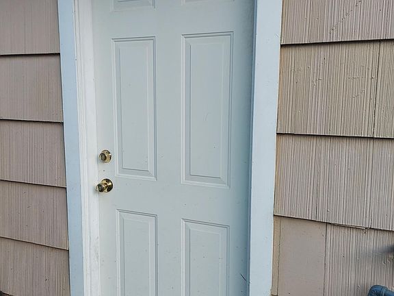 5th image of 688 Ash Ave