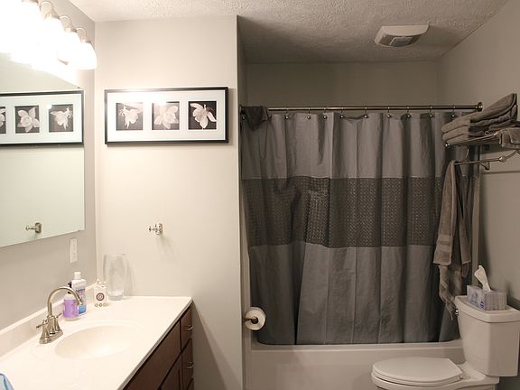 3rd image of 405 Walter St