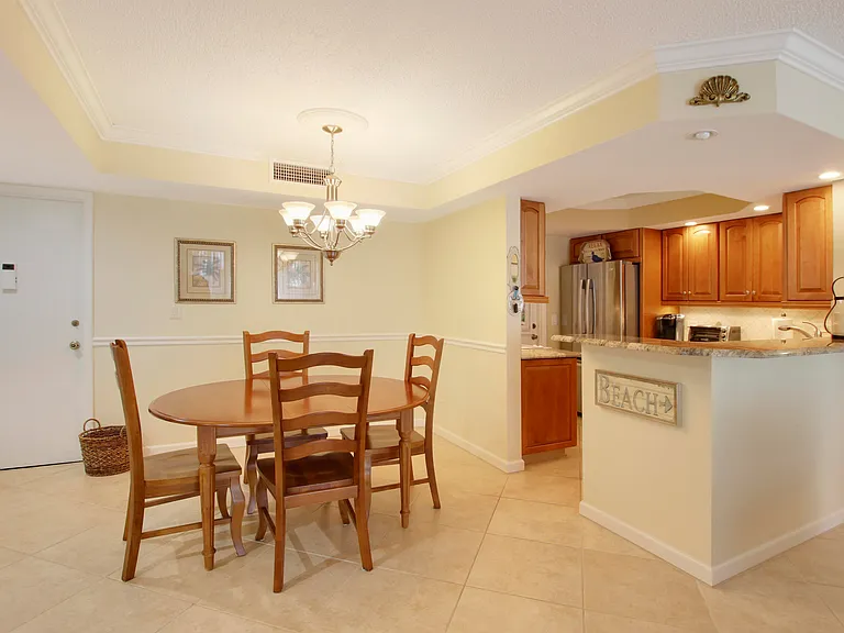 630 Ocean Dr #102 — Photo 5