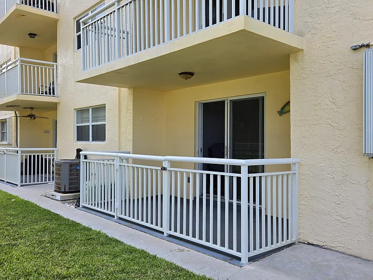 1161 Hillsboro Mile #107 — Photo 13