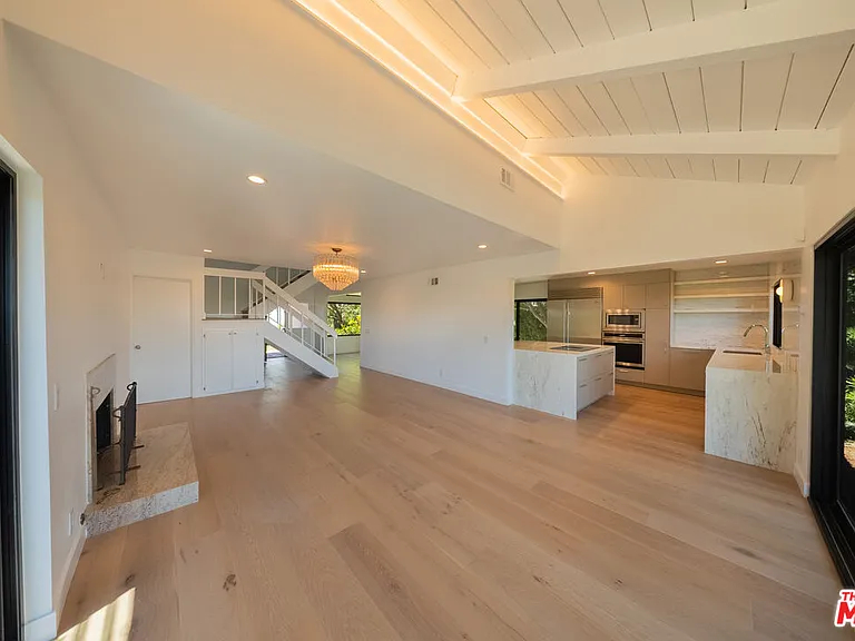 13302 Mulholland Dr — Photo 13