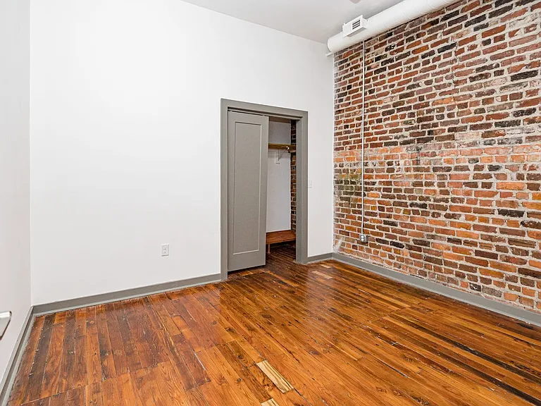1711 E Main St — Photo 9