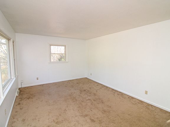3rd image of 228 Aurora Dr