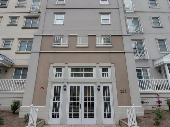 204 Shearwater Ct W APT 54, Jersey City, NJ 07305