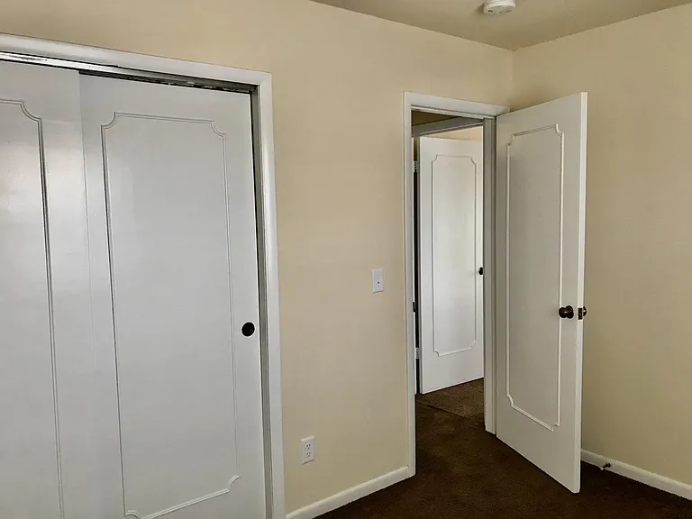 4223 Chamberlain Dr — Photo 5