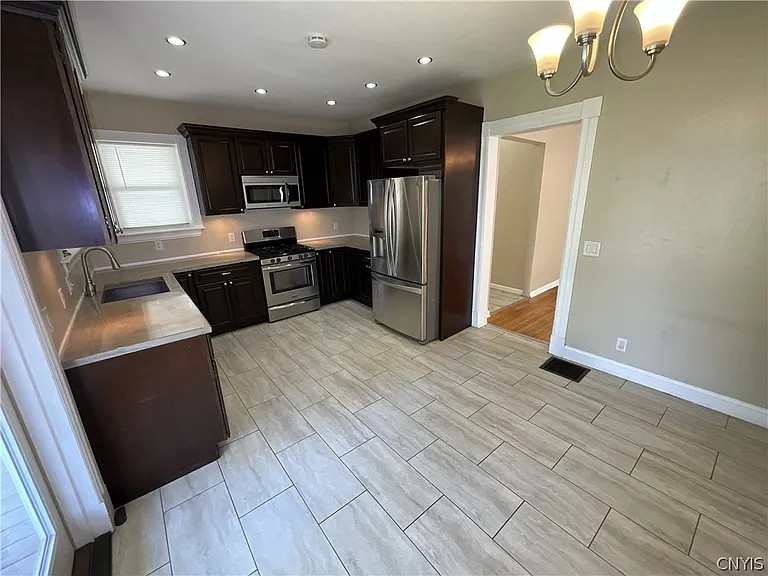 622 Sherman St — Photo 6