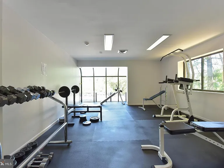 4390 Lorcom Ln #810 — Photo 25