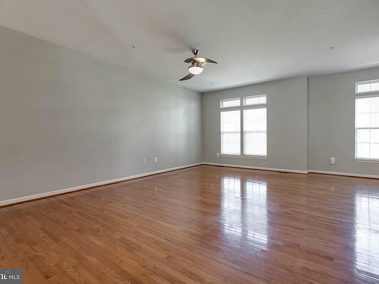 1739 Theale Way — Photo 21