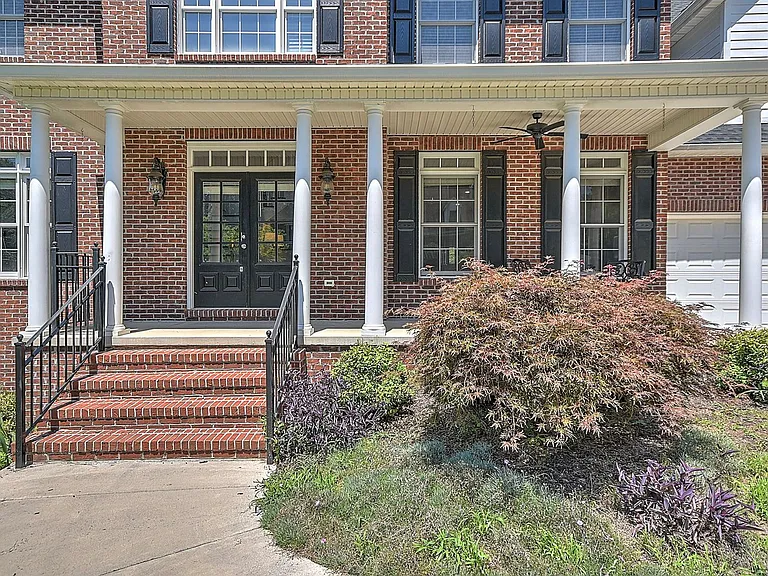 9 Wayland Ct — Photo 2