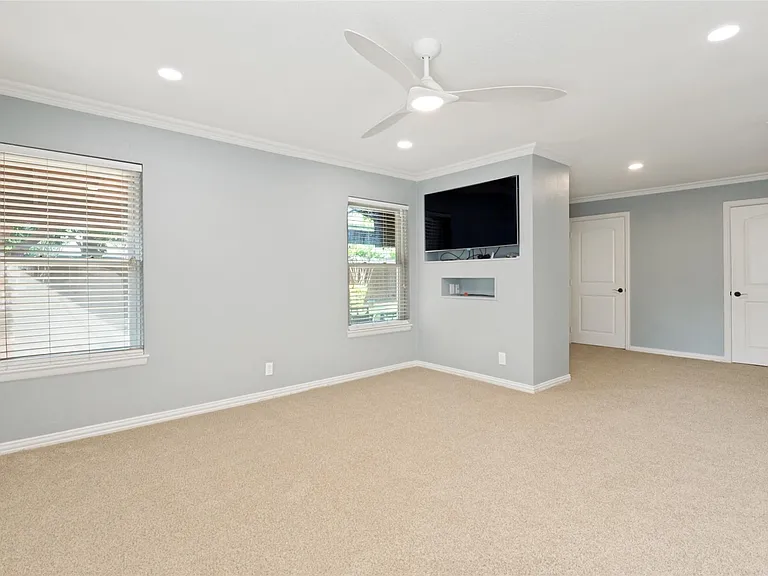 5820 Forest Ln — Photo 13