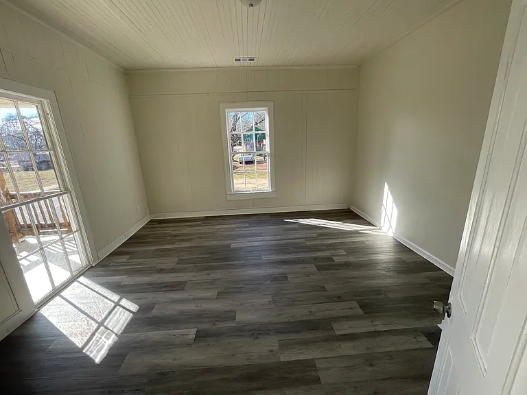 10 Jeter Ave — Photo 7