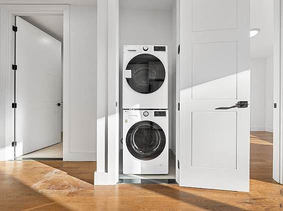 5th image of 913 Saint Johns Pl #1P