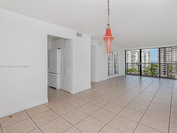 5th image of 1450 Brickell Bay Dr APT 711
