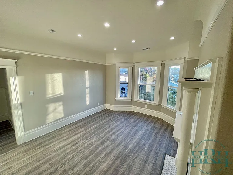 2554-2558 Bryant St — Photo 15