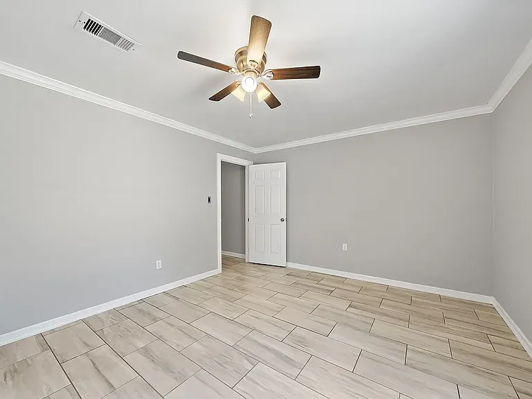 118 Tamarind St — Photo 3