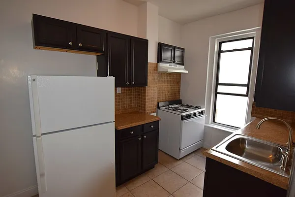 Rented by Your Vanity Realty | media 11