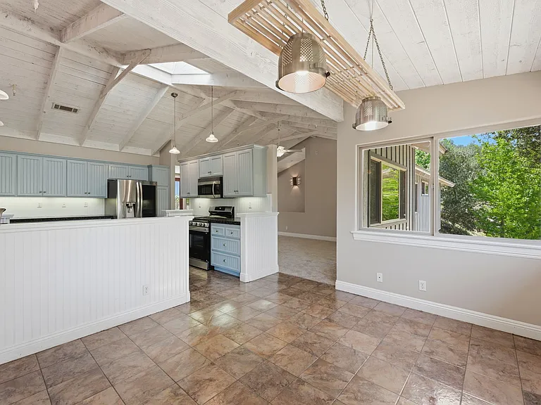 1585 Tecalote Dr — Photo 12