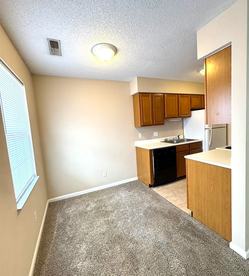 605 Old Creal Spring — Photo 4