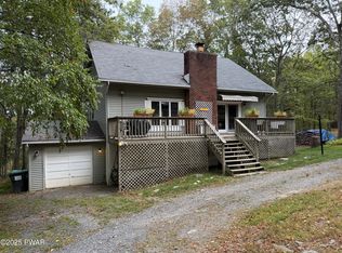 1114 Grouse Ct, Bushkill, PA 18324