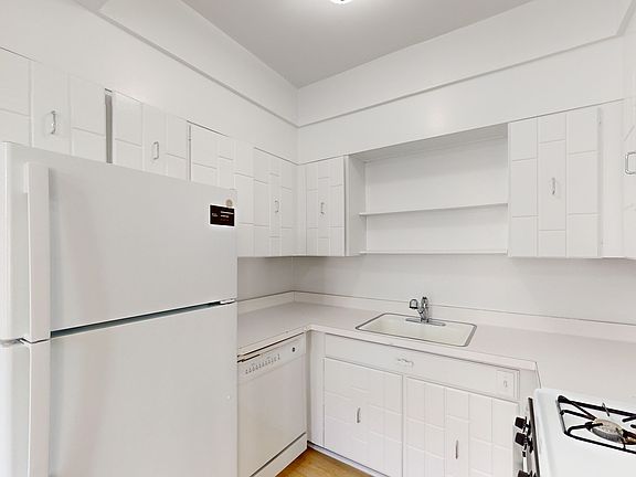 4th image of 90 Alhambra St APT 202