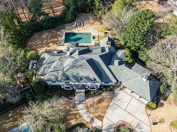 5th image of 4500 Powers Ferry Rd