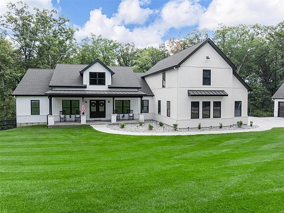 3rd image of 180 Lake Forest Dr