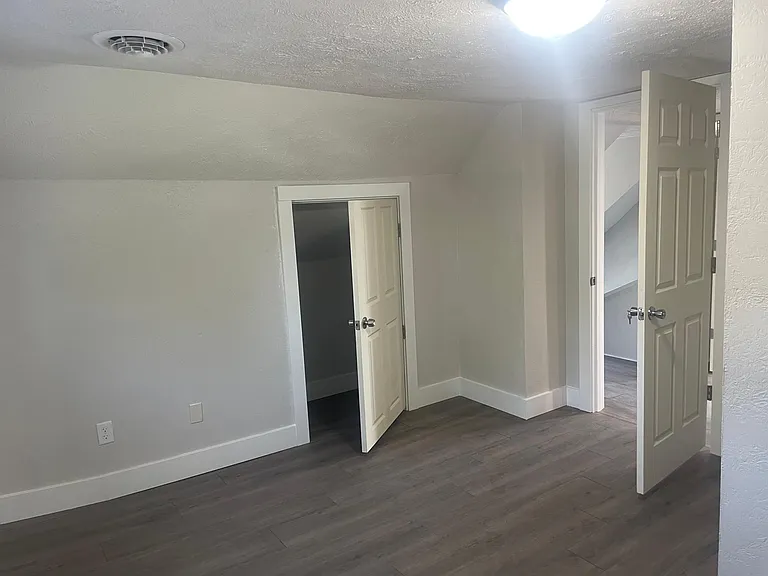 918 Elm St — Photo 22