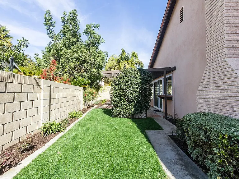 966 Goldenrod Dr — Photo 18