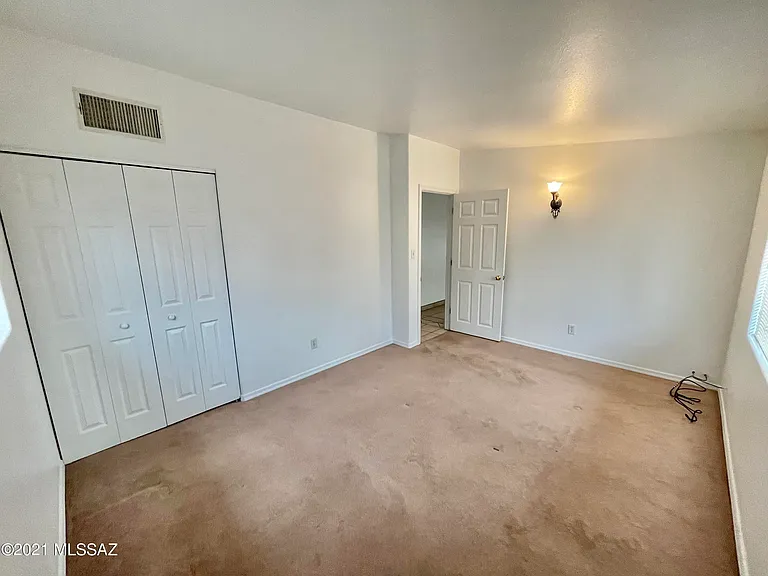 233 S Avenue B — Photo 9