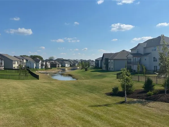 24207 W 58th Pl, Shawnee, KS 66226