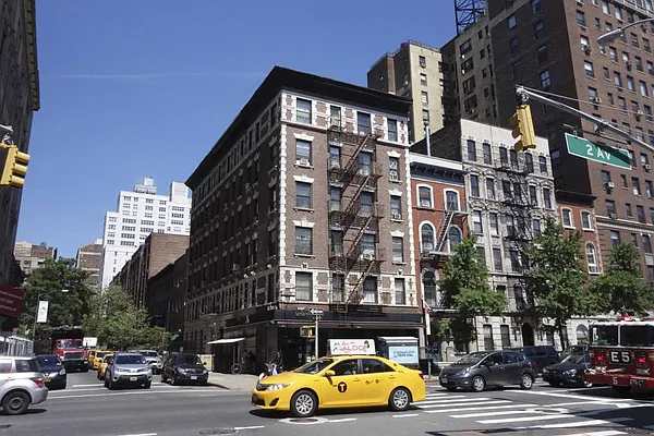 Rented by Sean Mashihi, LREB | media 22