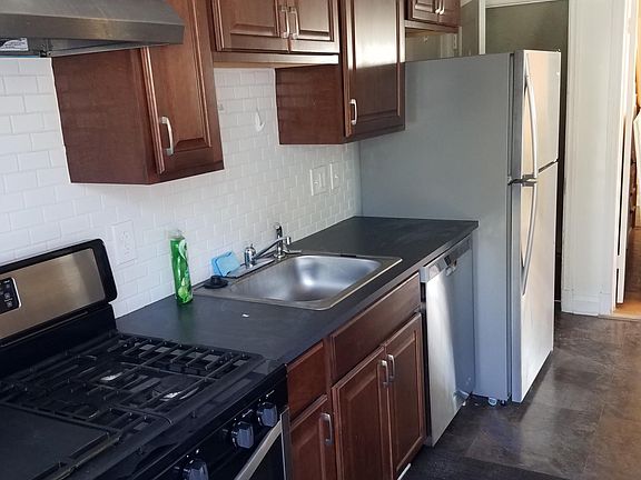 Kitchen. The gas stove has been replaced with an electric stove.