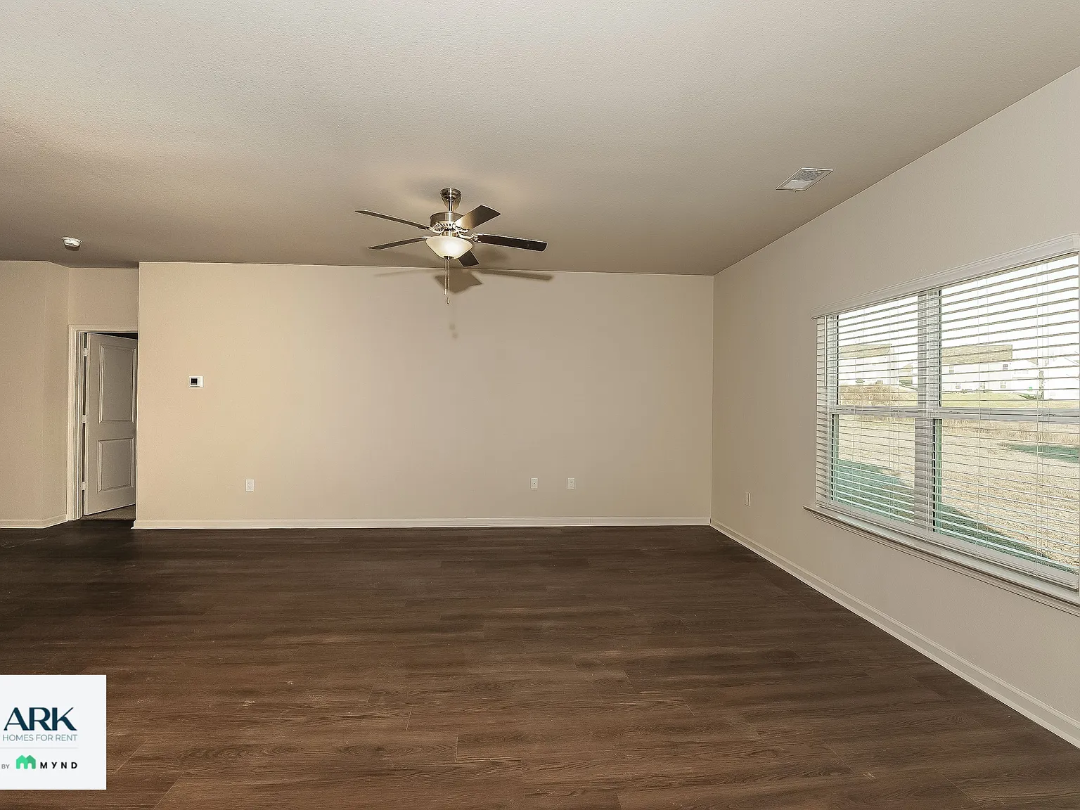 3 bed, 2.0 bath, 1601 sqft, $1,490 — Photo 3