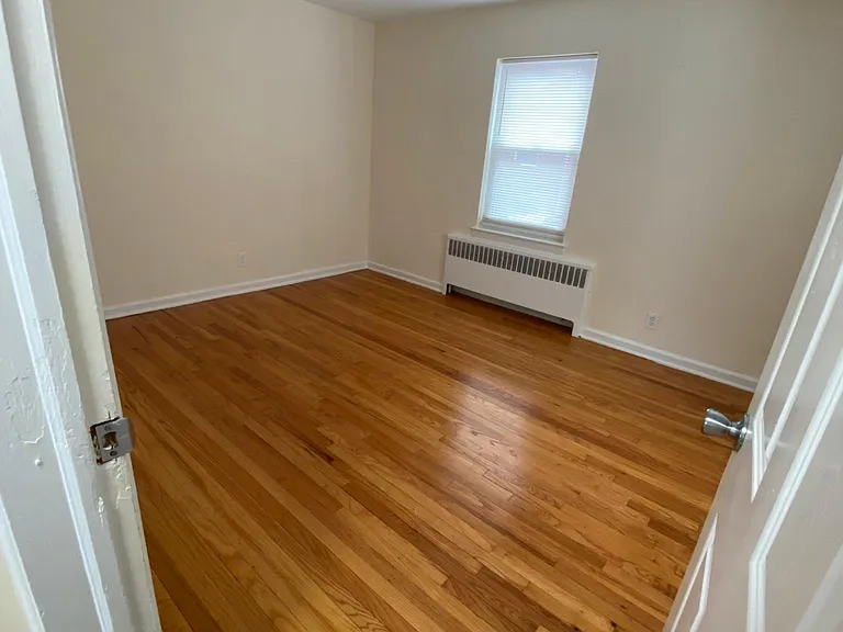 676 Cedar Ln — Photo 6