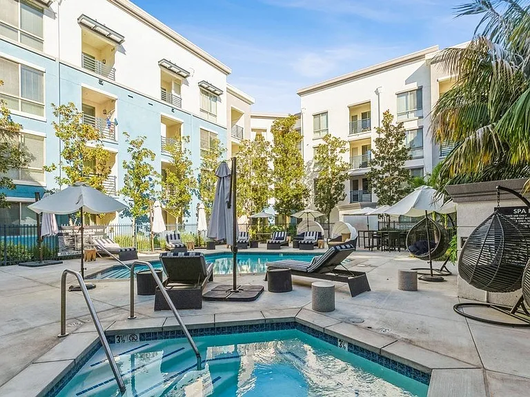 Exterior Pool 4